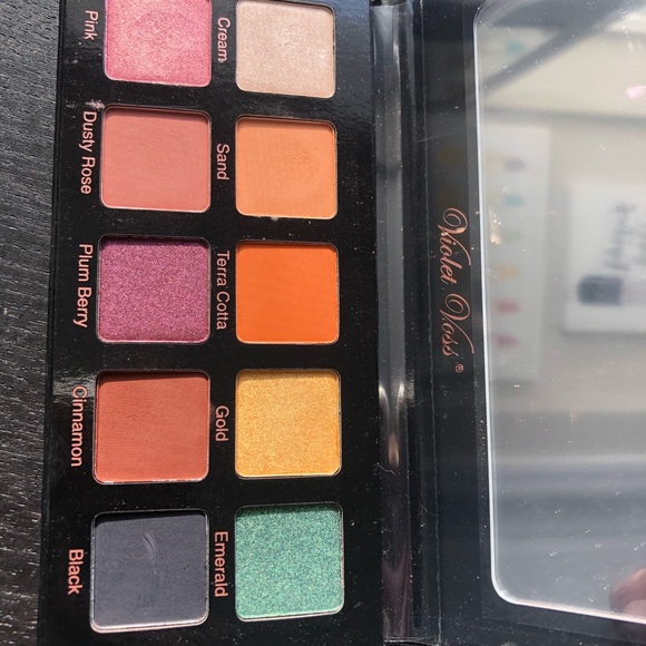 Violet Voss Essentials Palette - Picture 1 of 6